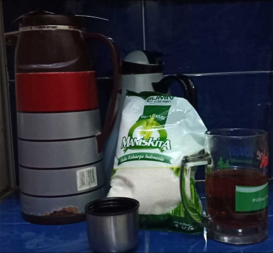 Deskripsi : Gula pasir putih dengan brand Manis Kita I Sumber Foto : dokpri