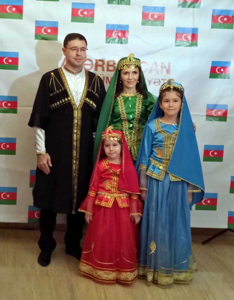 Pakaian khas Azerbaijan. (Foto GANENDRA)