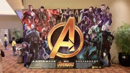 Poster besar Avangers di bioskop di sebuah mal di Surabaya (dok.pribadi)