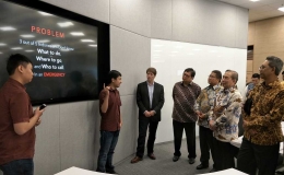 Siswa Apple Developer Academy sedang mempresentasikan Aplikasi SAFE - dokpri