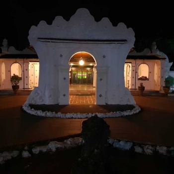 Keraton Kasepuhan Cirebon Dalam Nuansa Wisata Religi Halaman Keraton Kasepuhan Cirebon Dalam Nuansa Wisata Religi Halaman