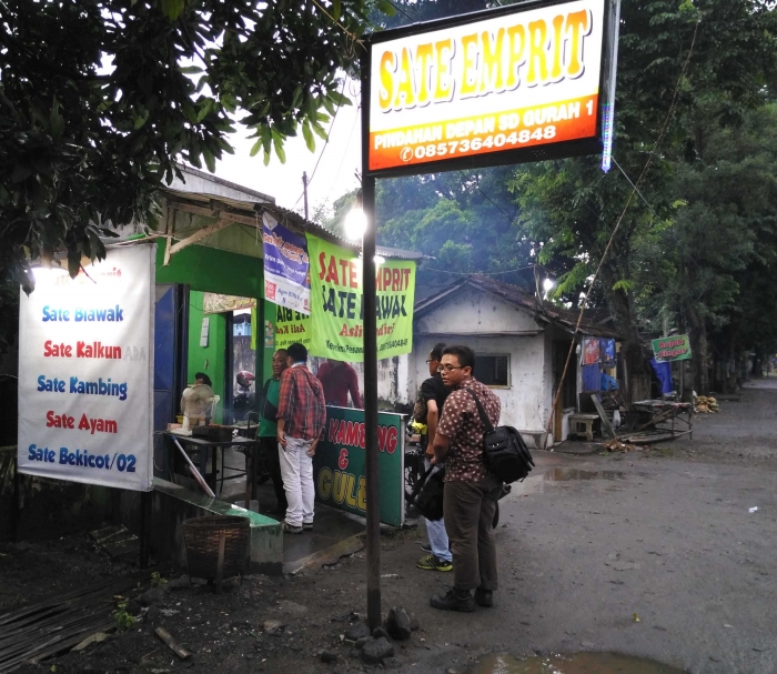 Gurihnya Menyantap Sate Emprit Si Musuh Petani oleh Luana Gurihnya Menyantap Sate Emprit Si Musuh Petani oleh Luana