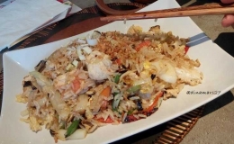 Menu Nasi Goreng Ayam buatan Ibu Sugi untuk Express Thai Resto: maknyuuuss!! (foto: dokpri)