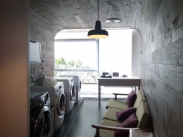 fasilitas laundry di lantai 3 seperti mesin cuci dan sabun cuci sudah tersedia. (dokpri)