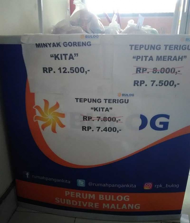 rak penjualan di outlet RPK Bulog Sub Divre Malang (dok.pribadi)