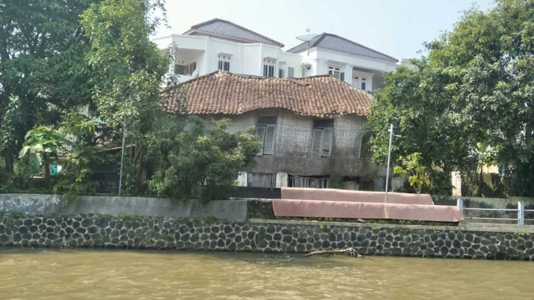 Satu-satunya Rumah Kuno disekitar sungai Cipakancilan