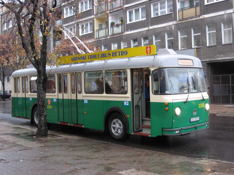 Trolleybus Saurer 411LM. Foto oleh Filque (sumber: commons.wikimedia.org)