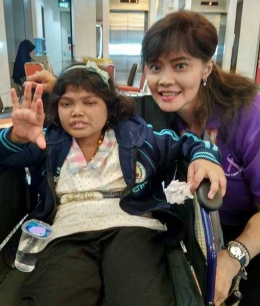 Tiara Savitri bersama Odapus. (Foto: FB Yayasan Lupus Indonesia)