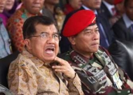 Ilustrasi Jokowi Pilih JK atau Moeldoko ? (Tempo)