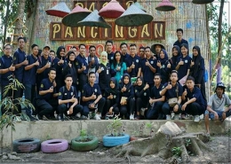 Mahasiswa Poltekpar Lombok di Pasar Pancingan. Cred. Pak Anas - Genpi LS