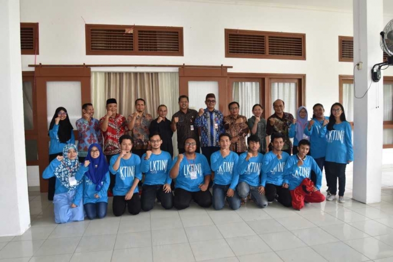 Pejabat Pemkab Bangka bersama peserta loma karya ilmiah nasional (dok. Humas Bangka)