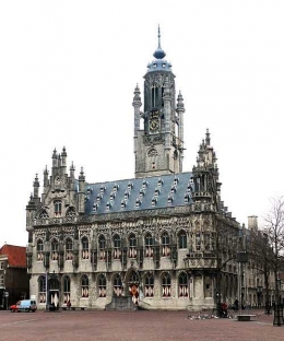 Balai kota Middelburg. Foto oleh Ad Meskens (sumber: commons.wikimedia.org)