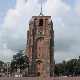 Menara Oldehove, Leeuwarden. Foto oleh Ben Bender (sumber: https://www.panoramio.com/photo/128910752)