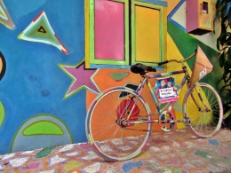 Sepeda yang menjadi spot favorit di Kampung Pelangi, - Dokumen Pribadi