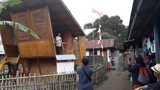 Suasana aktivitas pembacaan puisi | Foto: Rosyidin Sembahulun