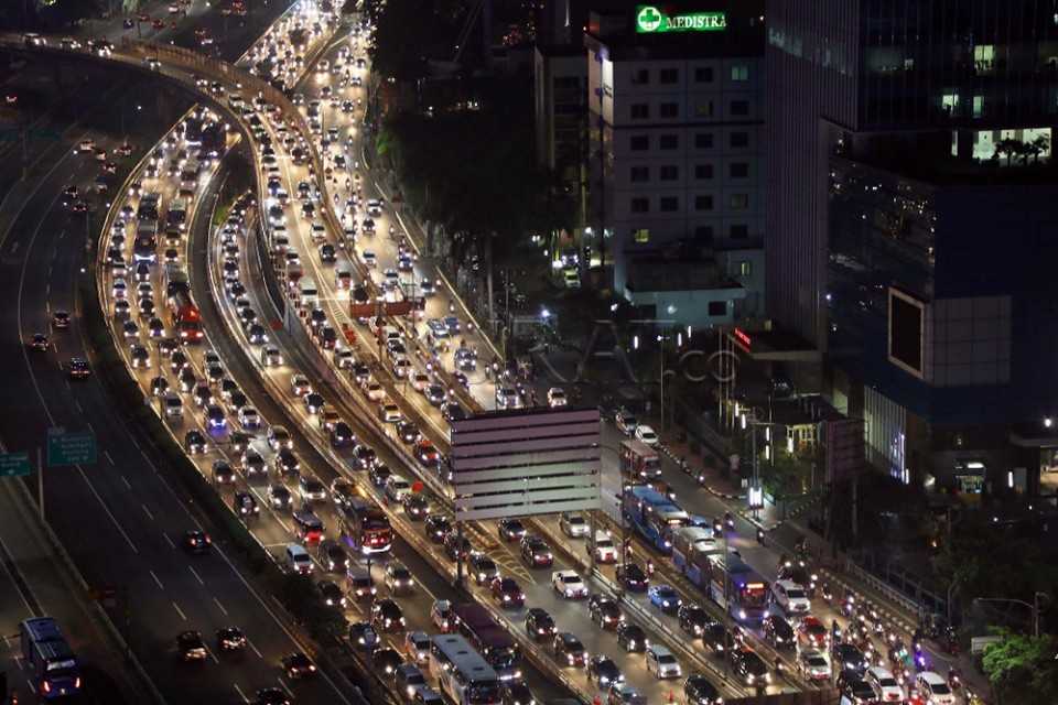 Doc.akuratnews/ trafficjam pada malam hari