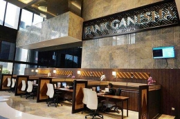 Front liner dari Bank Ganesha dengan senyum ramah mereka siap untuk melayani anda dengan sebaik-baiknya. Source: www.bankganesha.co.id