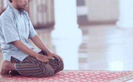 Shalat (foto dari muslim.or.id)