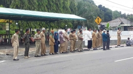 Para pejabat Pemkab Bangka turut menyaksikan pawai ta'aruf (dok. Humas Bangka)