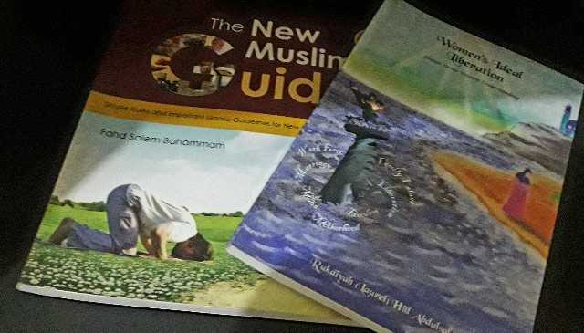 Buku-buku agama Islam ini belum berhasil kutamatkan.Bulan ini ingin kusesapi isinya (dokpri)