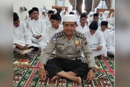 Ipda Auzar, personel Polda Riau yang meninggal setelah serangan terduga teroris di Mapolda Riau, Rabu (16/5/2018) sekitar pukul 09.05 WIB, dikenal sebagai pribadi yang ramah dan sangat peduli sosial.