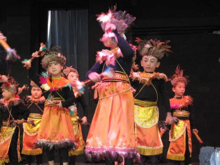 Menari Tarian Papua diiringi Lagu Yamko Rambe (dok.pribadi)