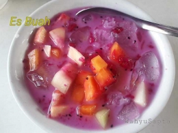 Es Buah. Berisi beraneka macam buah-buahan. Sajian manis cocok untuk menu takjil. (Foto: Wahyu Sapta).