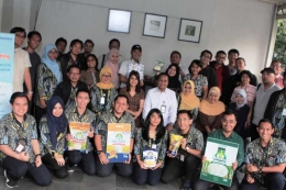 Kompasianer dan staf serta pejabat Bulog berfoto bersama setelah acara KITANgopiwriting di Jakarta awal Mei 2018 lalu (Admin Kompasiana)