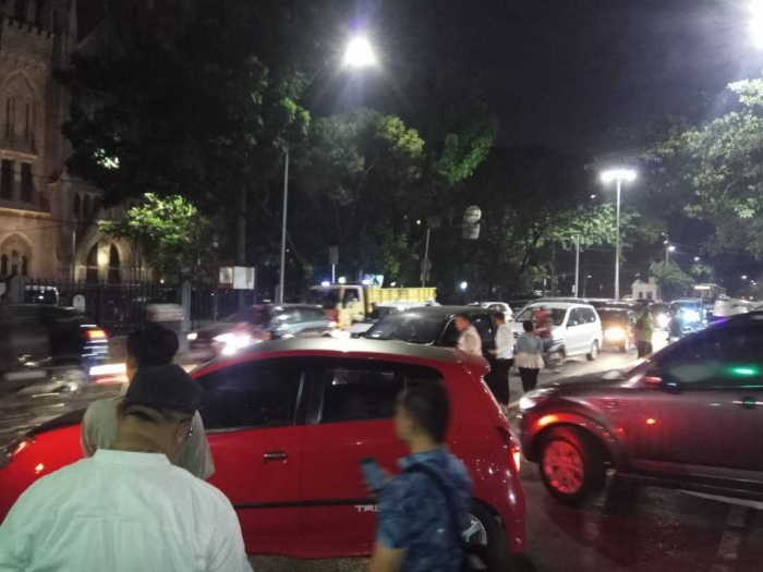 Padat merayab lalulintas di jalan raya di kawasan masjid Istiqlal (foto Rustian)
