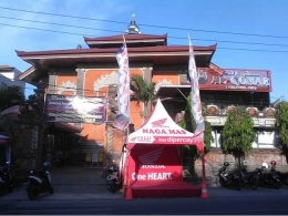 Mushola Al Qomar, jalan Pura Demak, Kota Denpasar menyediakan takjil gratis (Sumber: dokumen pribadi)