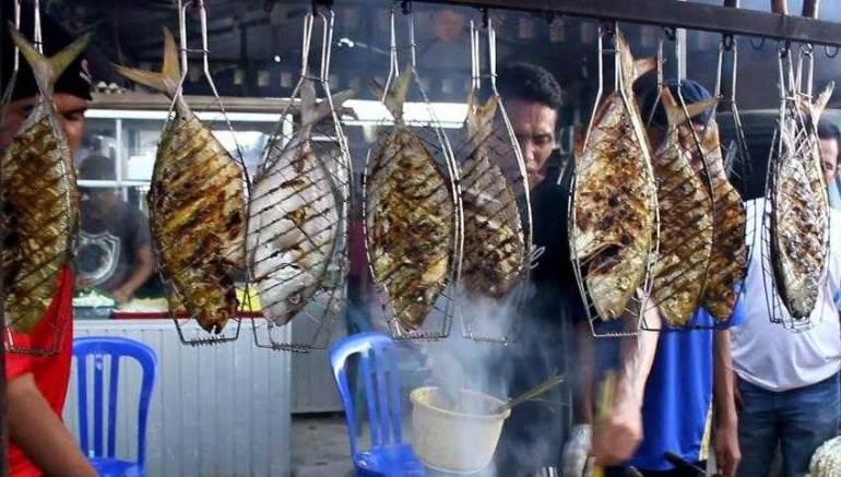 Ikan yang ditawarkan di Pasar ramadan Tanjunguma. | Dokumentasi linasasmita.com