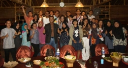 Suasana saat berkumpul di Saung Sunda Sawargi Batamcentre. | Dokumentasi Pribadi