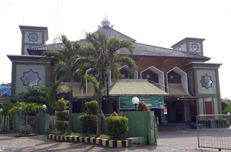 Masjid At-Taqwa, masjid dekat rumah kami yang ramah untuk segala usia warga sekitar masjid. (Foto:dokpri).