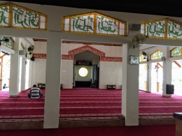 Ruang utama Mesjid Al Hakim BSD | Foto: Rifki Feriandi