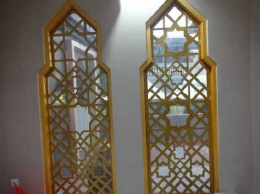 Jendela masjid yang unik berbentuk kubah di pelataran kabah (Sumber: dokumen pribadi)