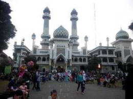 Masjid Jami' yang lokasinya dekat Alun-alun Kota Malang (dokpri)