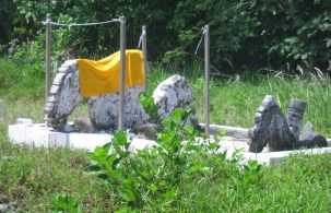 Ada makam patung kuda di pulau Derawan (dokpri)