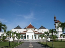 Masjid Agung (sumber : http://pelajaran-dunia.blogspot.co.id)