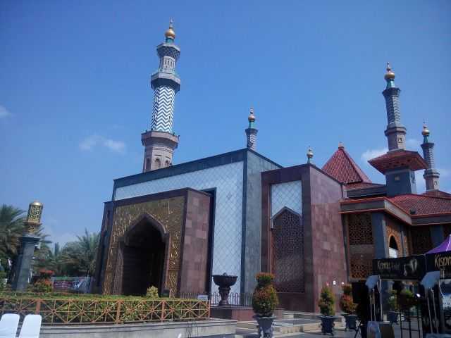 Masjid Raya At-Taqwa di Kota Udang yang Megah (dokpri)