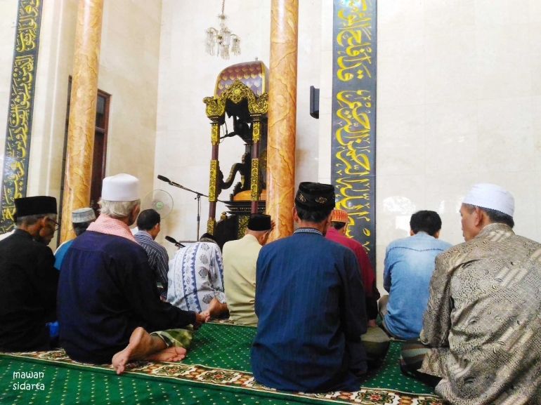 Mimbar masjid yang masih dipertahankan (dok.pri)
