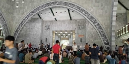 Masjid di kampus UI Depok yang luas dan adem (dok. Muntaha)