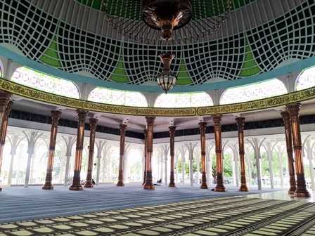 Tiang Emas Menopang Bagian Dalam Masjid (Dokpri)