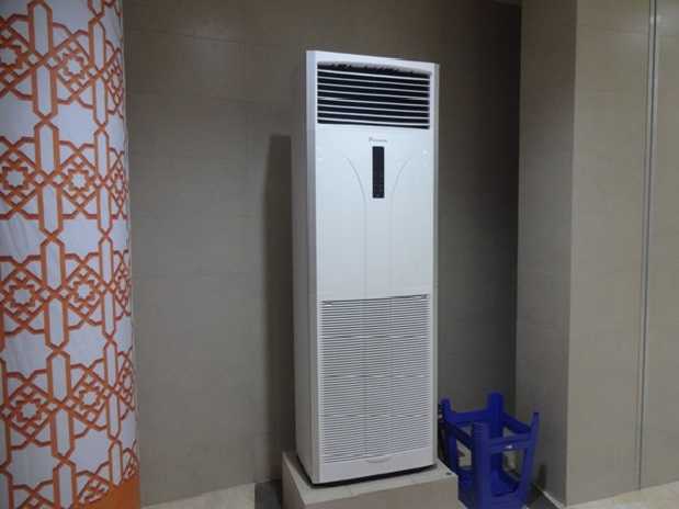 Pendingin ruangan model stand up (Sumber: dokumen pribadi)
