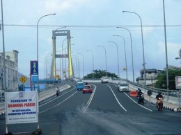 Peringatan Dilarang Parkir di Jembatan Soekarno (Dokumentasi Pribadi)