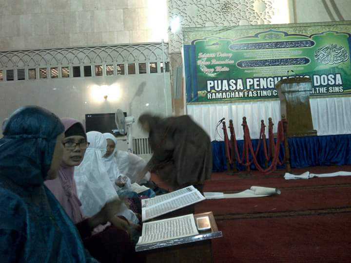 Sesaat sebelum tadarus di Istiqlal dimulai rutin setiap malam selama Ramadlan