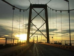 Sunset di Jembatan Barito (Dokumentasi Pribadi)