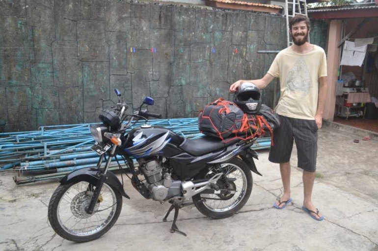 Membeli motor bekas dan siap berpetualang keliling Sumatra. Foto milik pribadi