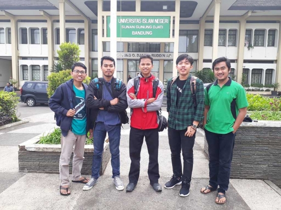Teman-teman bandung Yang Menyambut saya (Manaf, Purnomo, Raj, Khalis, Wahyu)