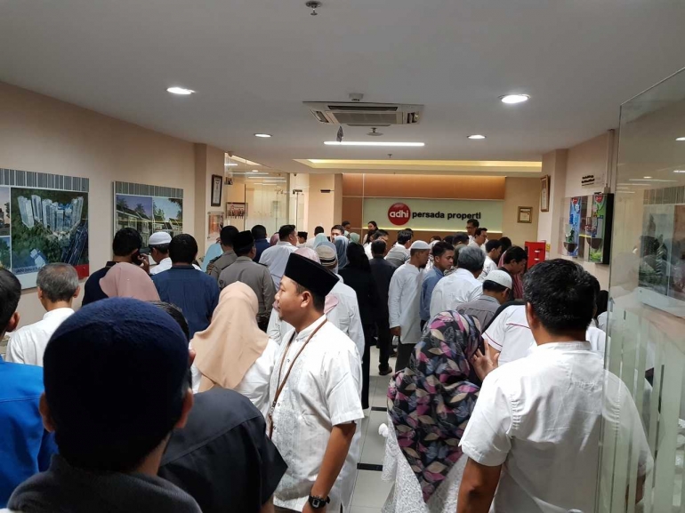 suasana santap berbuka puasa di lobby kantor pusat APP. dok (APP)