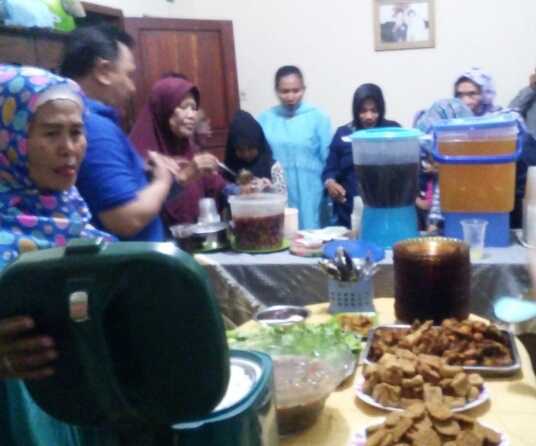 Moment buka dan sahur bersama ciptakan romantime dalam. Keluarga (doc.pribadi)